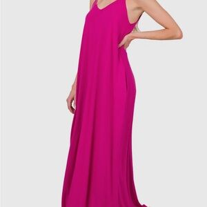 V-neck Kimmy maxi dress with side pockets